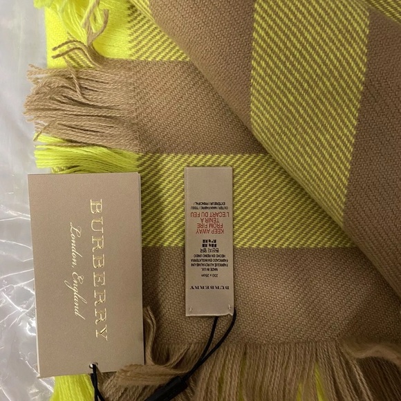 Authentic BURBERRY Cashmere Half Mega Check Fringe Scarf Neon Yellow - Picture 8 of 9